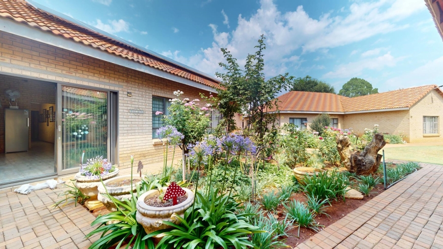 17 Bedroom Property for Sale in Vyfhoek A H North West